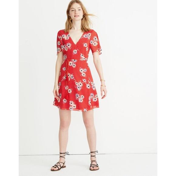 Madewell Mini Dress 6 Button Wrap Tie‎ Floral Flutter Sleeve Daisy Society Red - Picture 1 of 11
